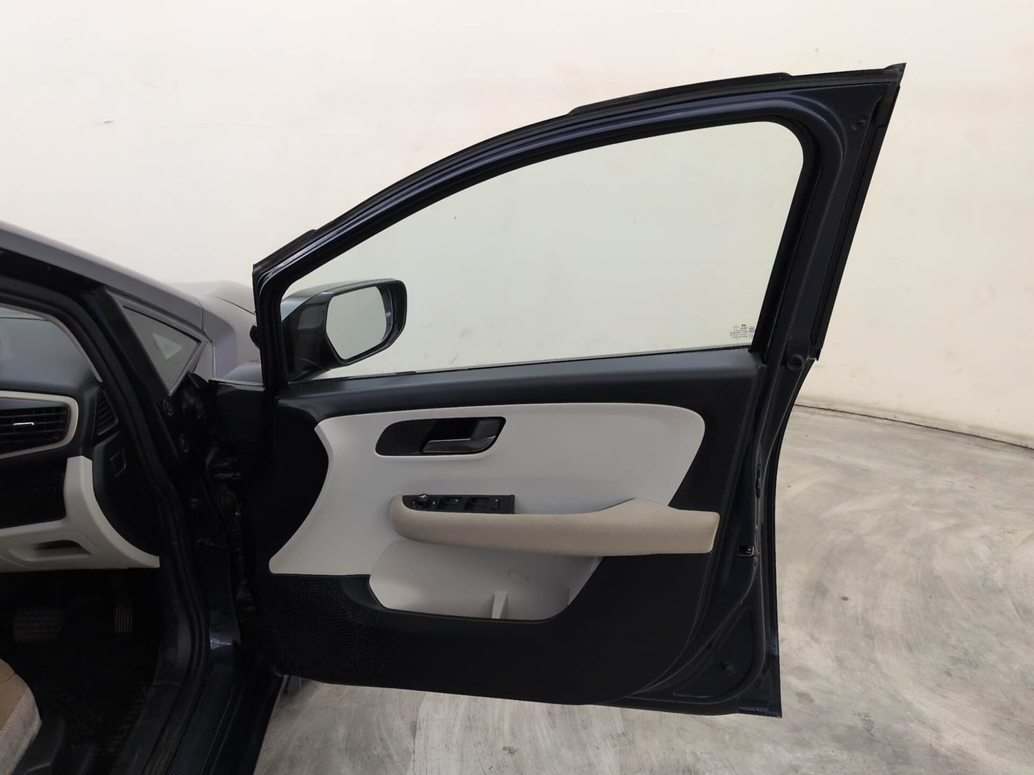 Used 2025 Tata Altroz Accomplished Plus S Petrol 6DCT Petrol Automatic interior RIGHT FRONT DOOR OPEN VIEW