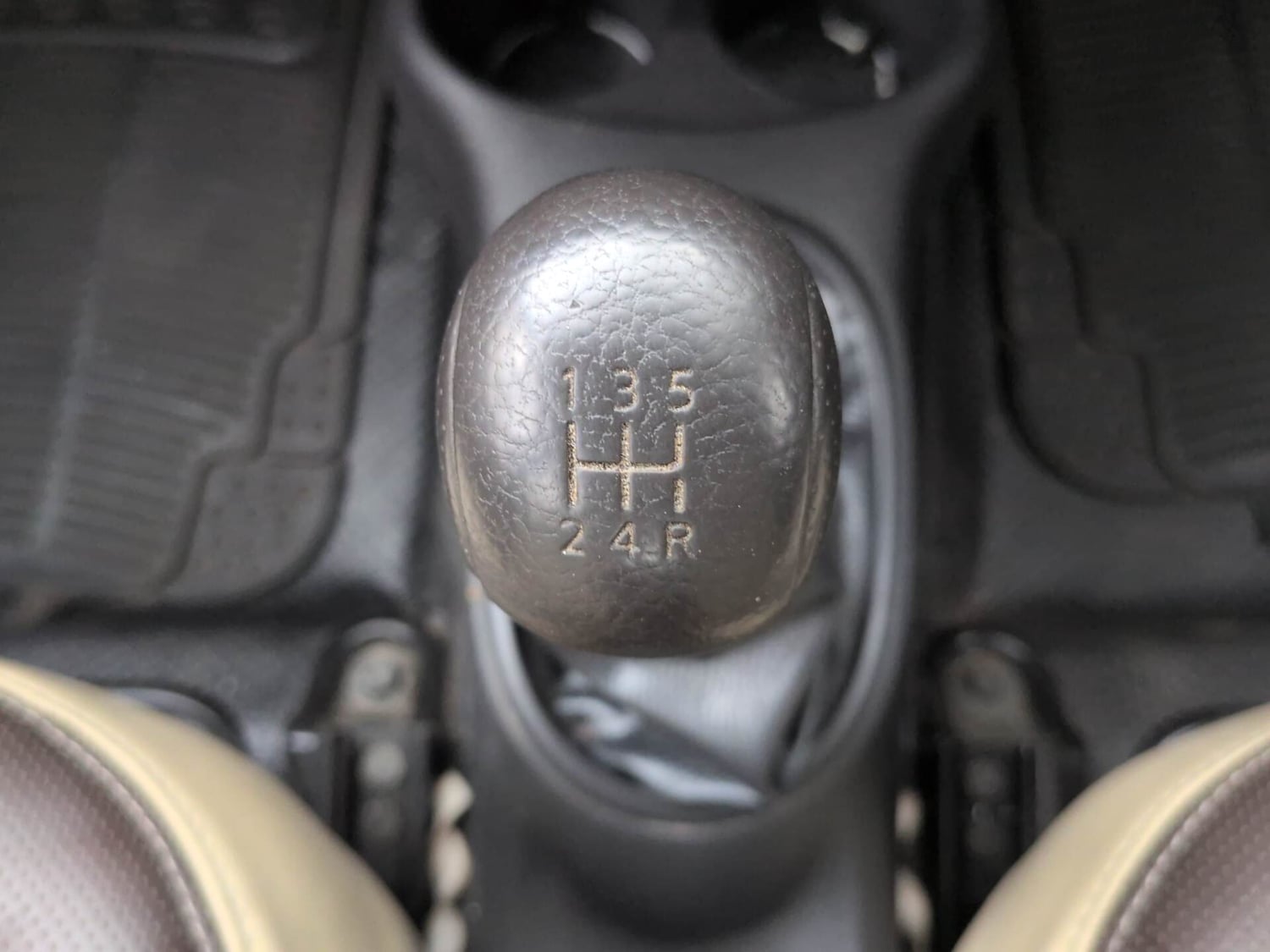 Used 2016 Nissan Micra Active XV Safety Pack Petrol Manual interior GEAR  KNOB VIEW