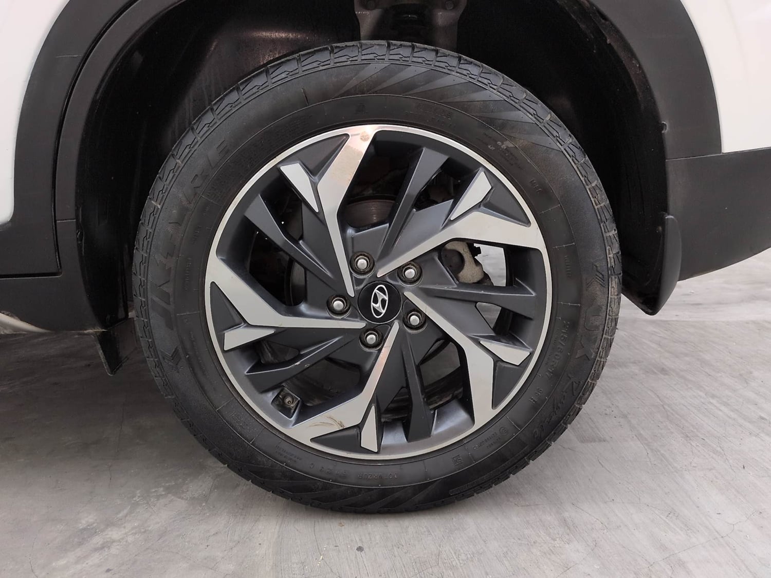 Used 2022 Hyundai Creta SX (O) 1.5 Diesel Automatic Diesel Automatic tyres LEFT REAR TYRE RIM VIEW