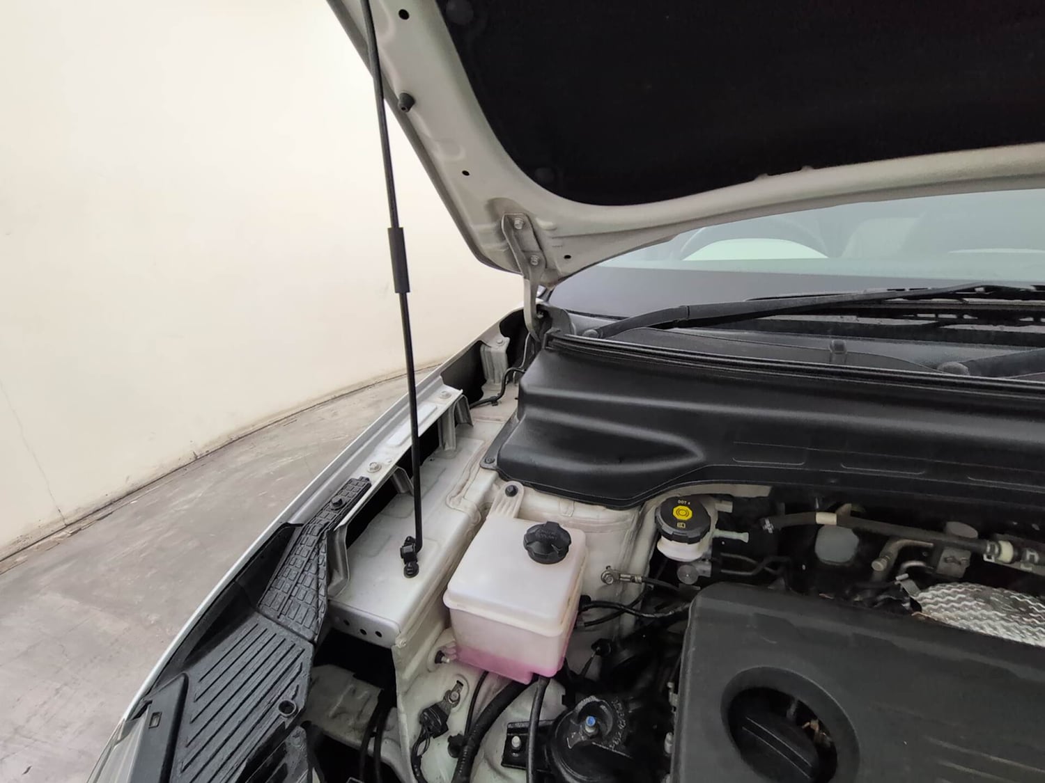 Used 2022 Hyundai Creta SX (O) 1.5 Diesel Automatic Diesel Automatic engine ENGINE RIGHT SIDE HINGE & APRON VIEW