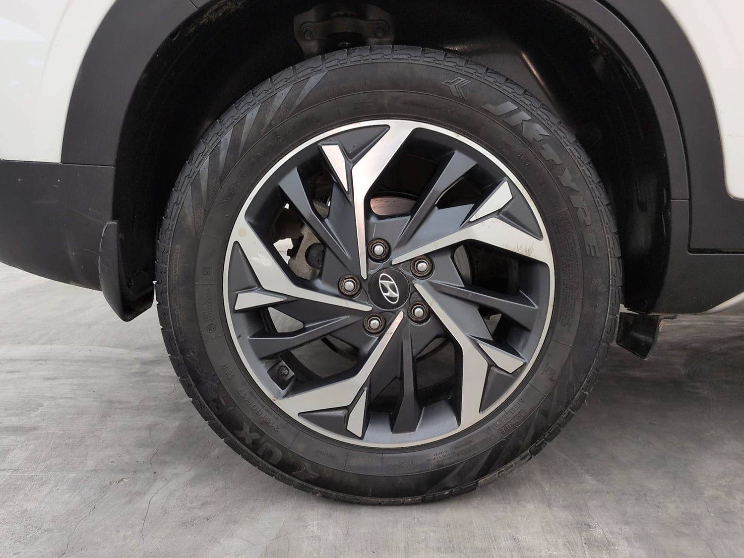 Used 2022 Hyundai Creta SX (O) 1.5 Diesel Automatic Diesel Automatic tyres RIGHT REAR TYRE RIM VIEW