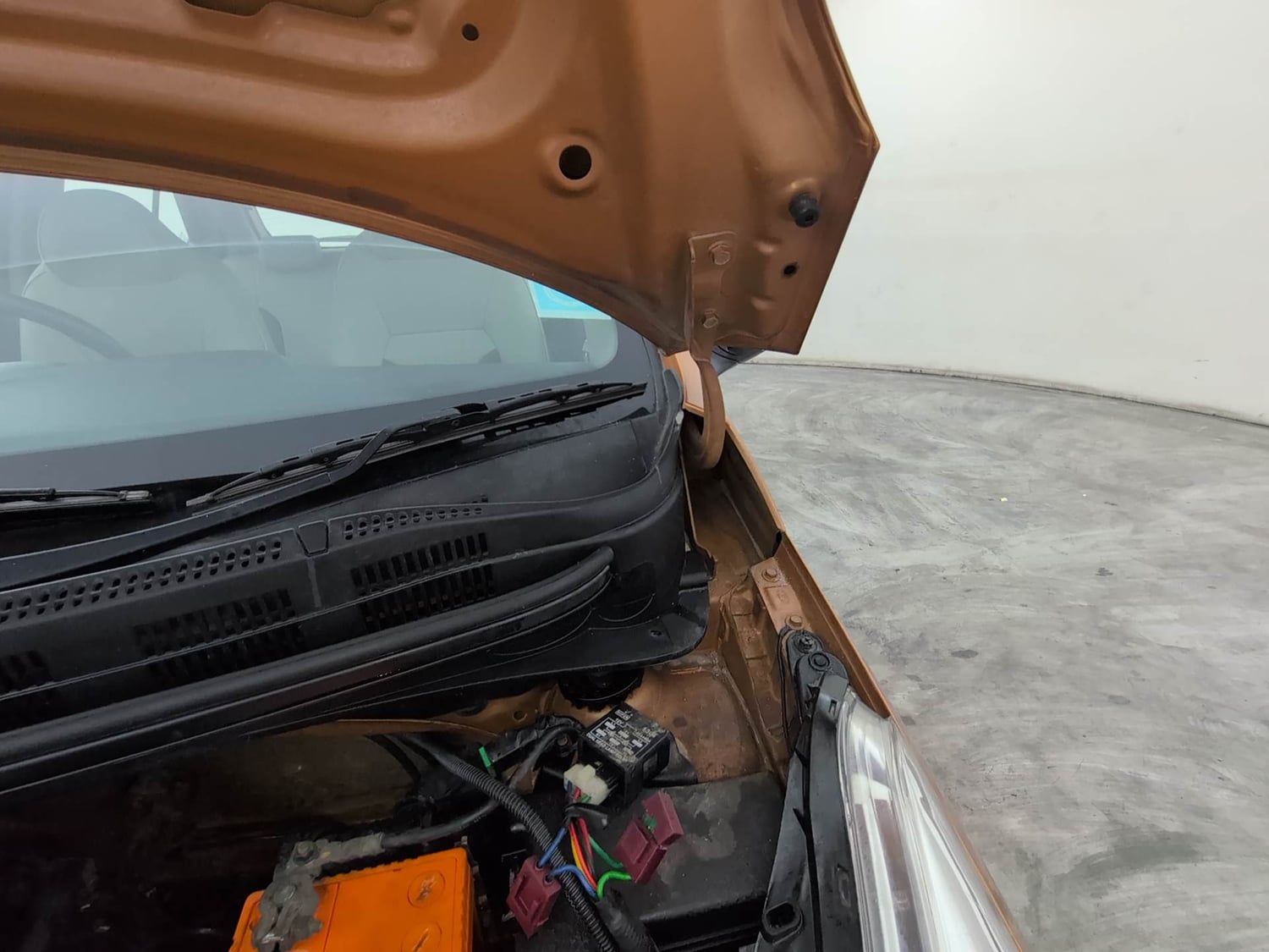 Used 2015 Hyundai Grand i10 Asta 1.2 Kappa VTVT Petrol Manual engine ENGINE LEFT SIDE HINGE & APRON VIEW