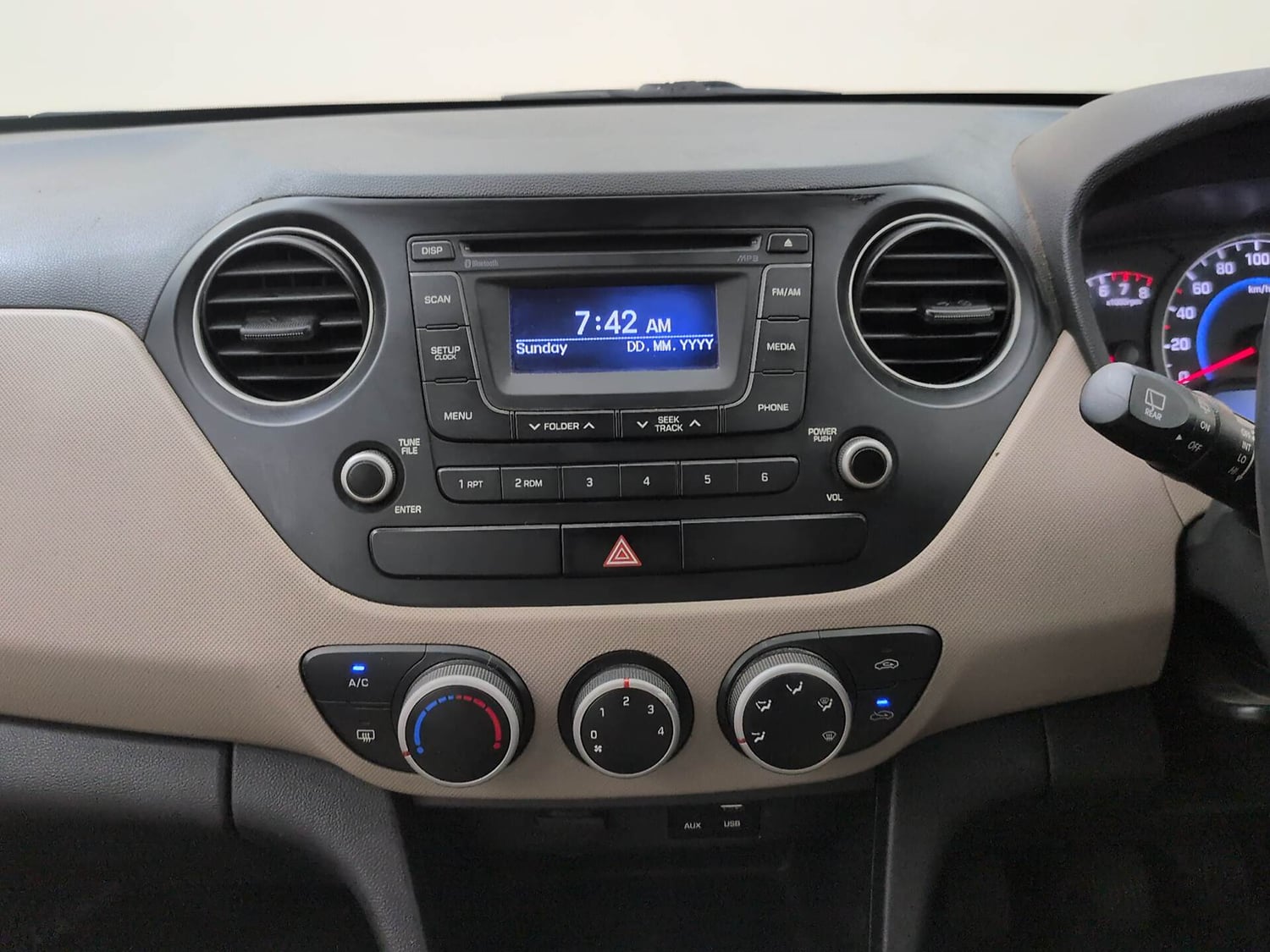 Used 2015 Hyundai Grand i10 Asta 1.2 Kappa VTVT Petrol Manual interior MUSIC SYSTEM & AC CONTROL VIEW