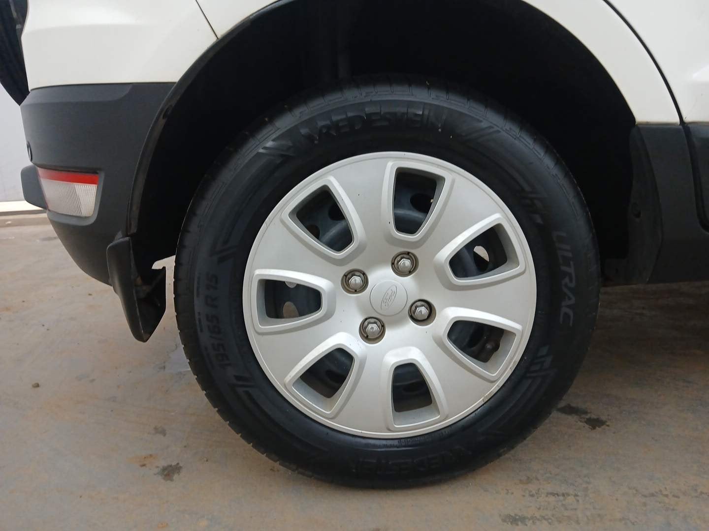 Used 2018 Ford EcoSport Trend 1.5L Ti-VCT Petrol Manual tyres RIGHT REAR TYRE RIM VIEW