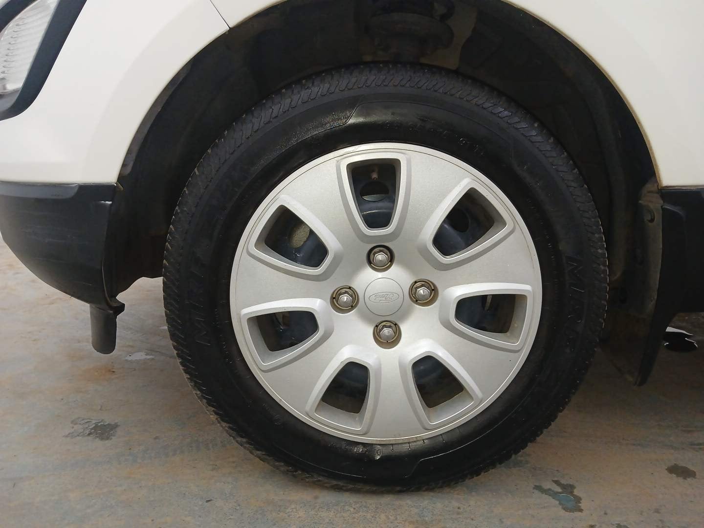 Used 2018 Ford EcoSport Trend 1.5L Ti-VCT Petrol Manual tyres LEFT FRONT TYRE RIM VIEW