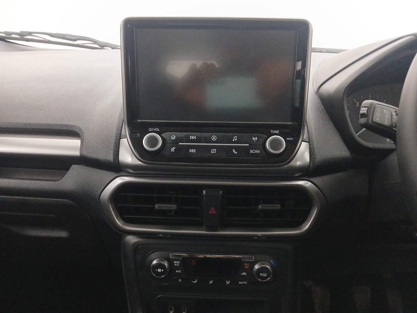 Used 2018 Ford EcoSport Trend 1.5L Ti-VCT Petrol Manual interior MUSIC SYSTEM & AC CONTROL VIEW
