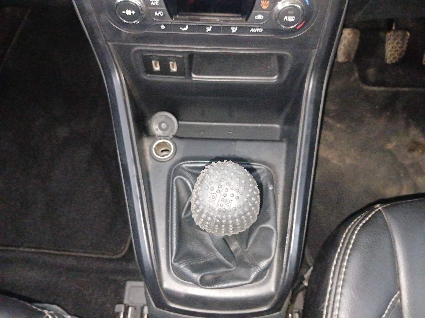 Used 2018 Ford EcoSport Trend 1.5L Ti-VCT Petrol Manual interior GEAR  KNOB VIEW