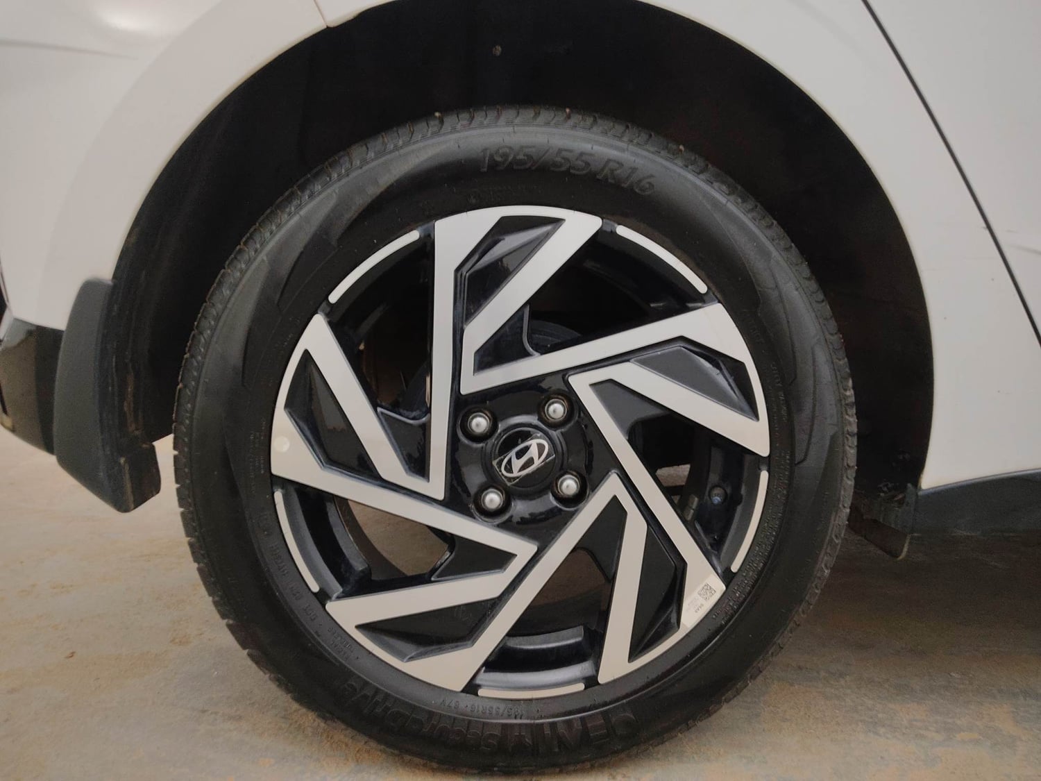 Used 2025 Hyundai New i20 Asta 1.2 MT Petrol Manual tyres RIGHT REAR TYRE RIM VIEW