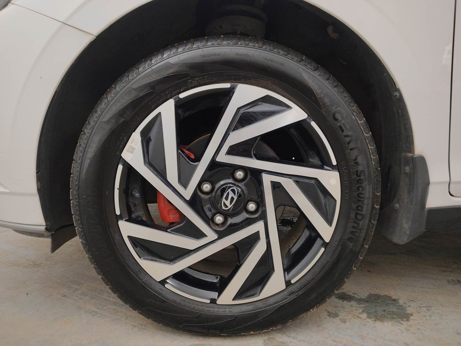 Used 2025 Hyundai New i20 Asta 1.2 MT Petrol Manual tyres LEFT FRONT TYRE RIM VIEW