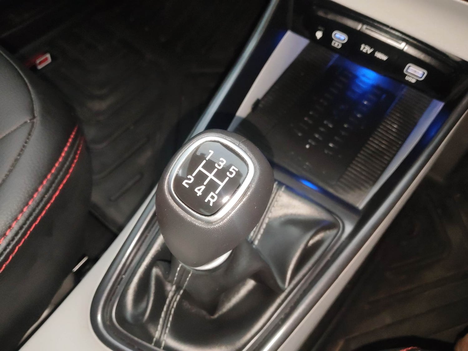 Used 2025 Hyundai New i20 Asta 1.2 MT Petrol Manual interior GEAR  KNOB VIEW