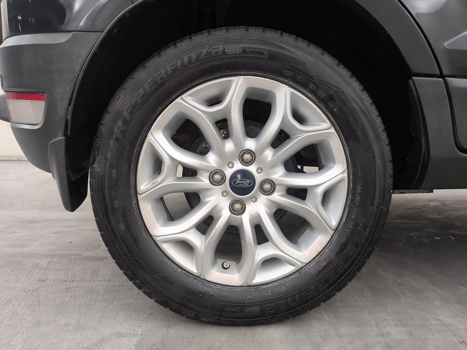 Used 2015 Ford EcoSport Titanium 1.5L TDCi Diesel Manual tyres RIGHT REAR TYRE RIM VIEW