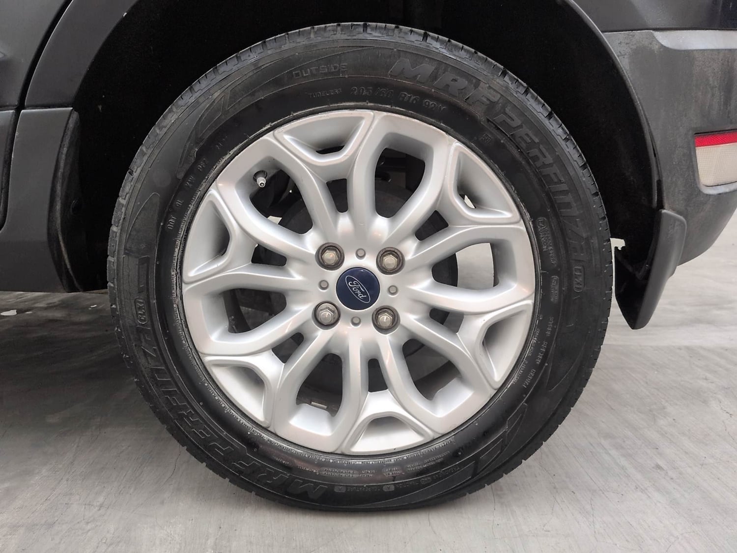 Used 2015 Ford EcoSport Titanium 1.5L TDCi Diesel Manual tyres LEFT REAR TYRE RIM VIEW