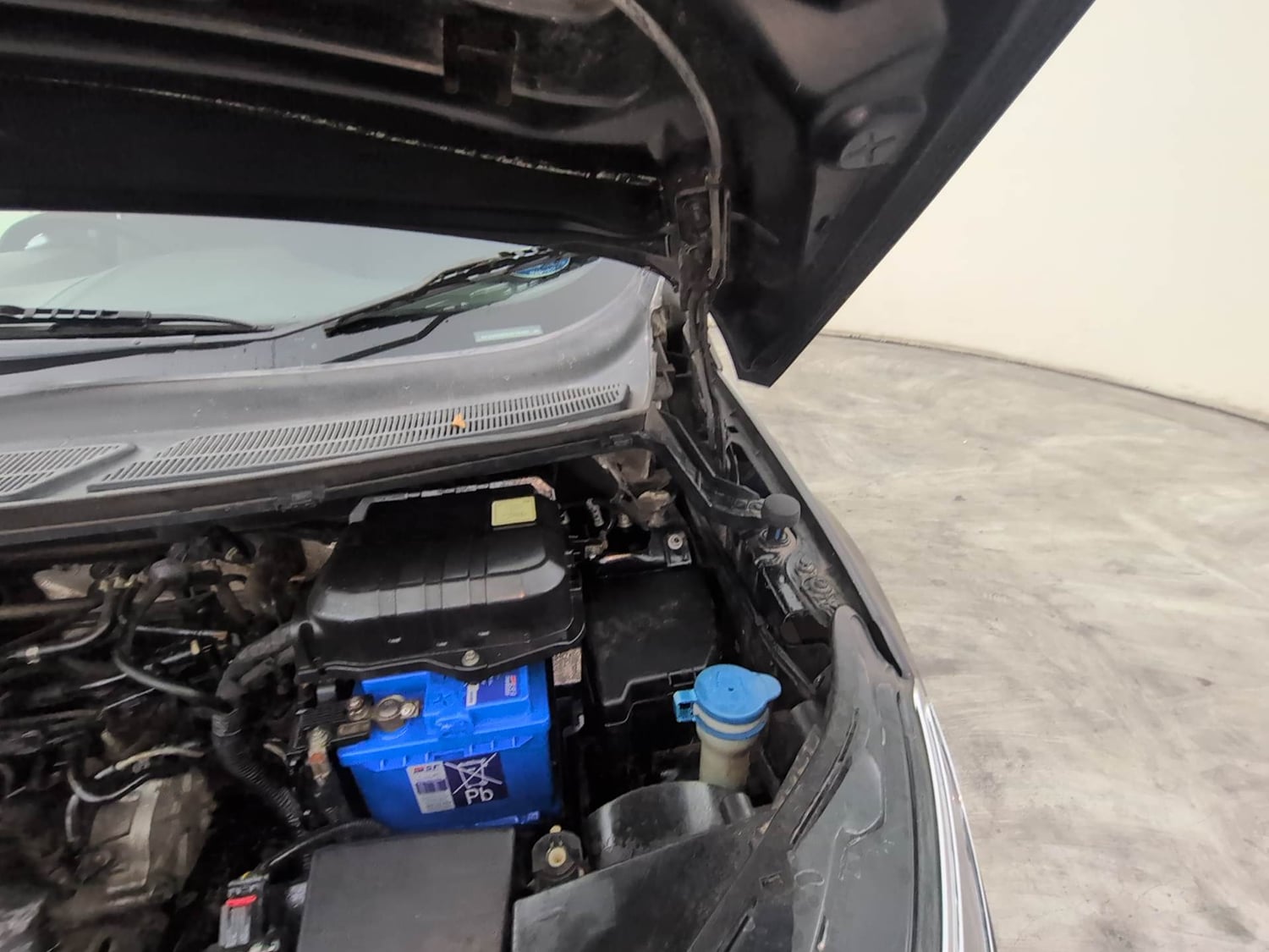Used 2015 Ford EcoSport Titanium 1.5L TDCi Diesel Manual engine ENGINE LEFT SIDE HINGE & APRON VIEW