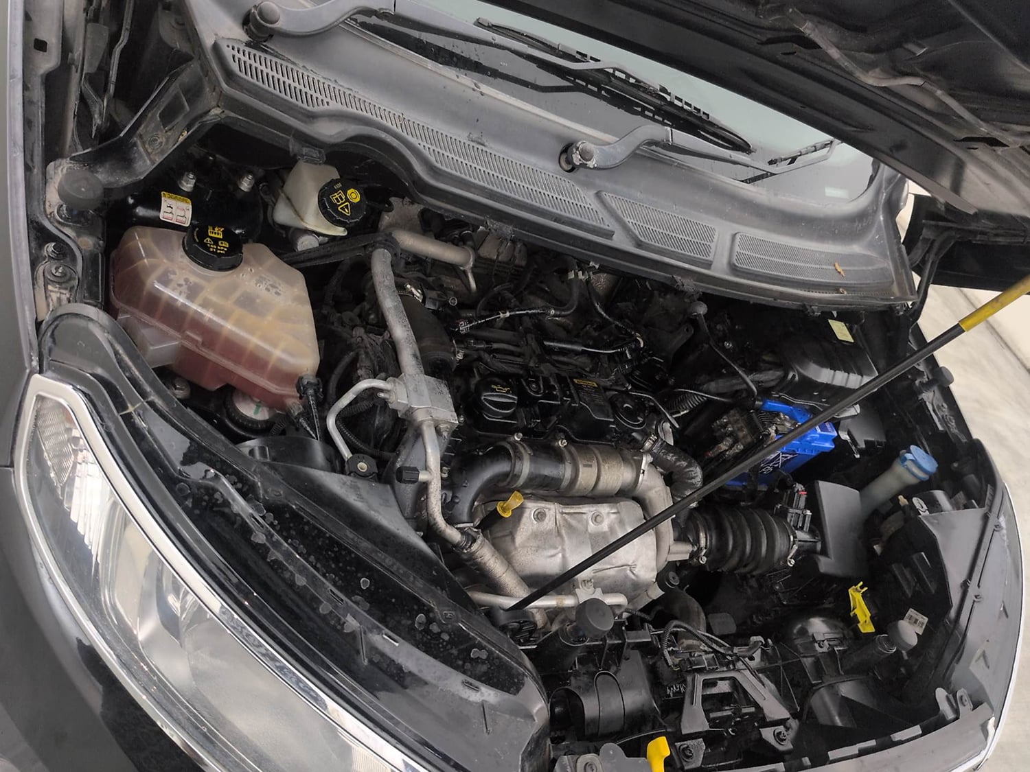 Used 2015 Ford EcoSport Titanium 1.5L TDCi Diesel Manual engine ENGINE RIGHT SIDE VIEW