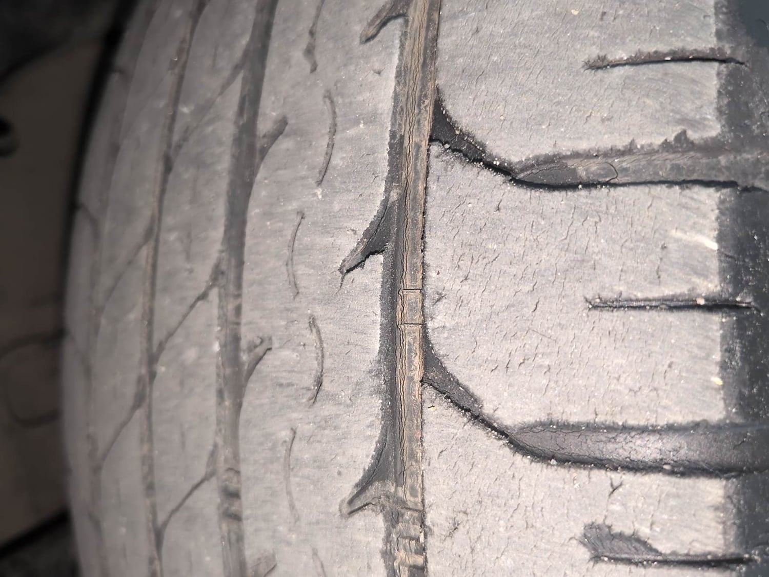 Used 2015 Ford EcoSport Titanium 1.5L TDCi Diesel Manual tyres RIGHT FRONT TYRE TREAD VIEW