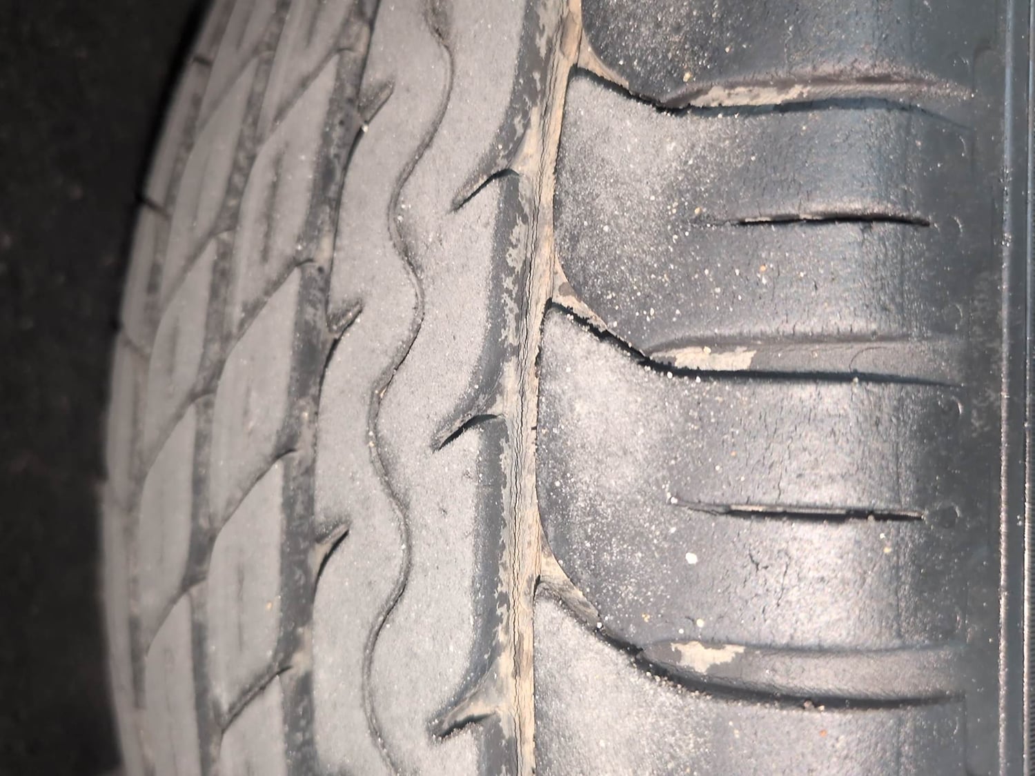 Used 2015 Ford EcoSport Titanium 1.5L TDCi Diesel Manual tyres RIGHT REAR TYRE TREAD VIEW