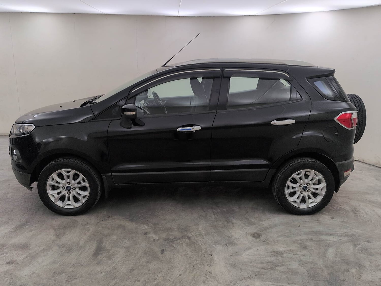 Used 2015 Ford EcoSport Titanium 1.5L TDCi Diesel Manual exterior LEFT SIDE VIEW