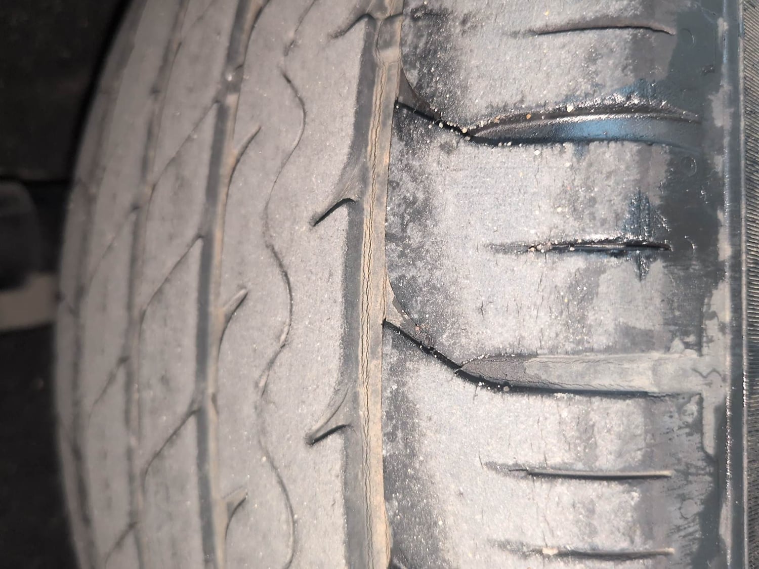 Used 2015 Ford EcoSport Titanium 1.5L TDCi Diesel Manual tyres LEFT REAR TYRE TREAD VIEW