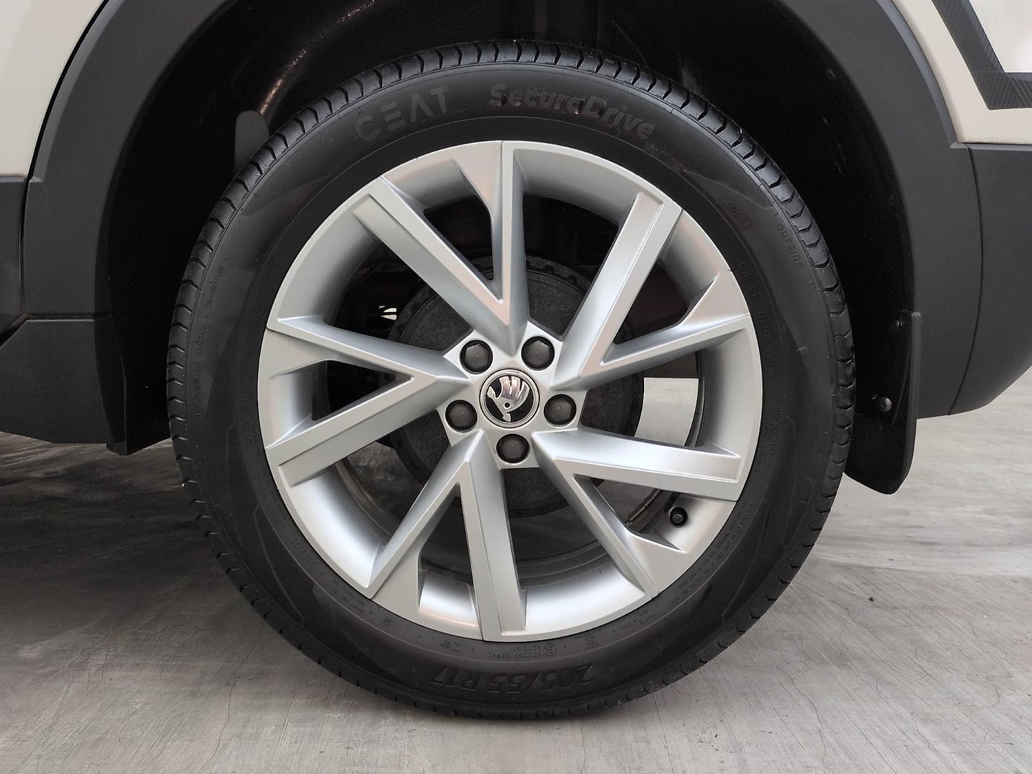 Used 2025 Skoda Kushaq Style 1.5L TSI MT Petrol Manual tyres LEFT REAR TYRE RIM VIEW