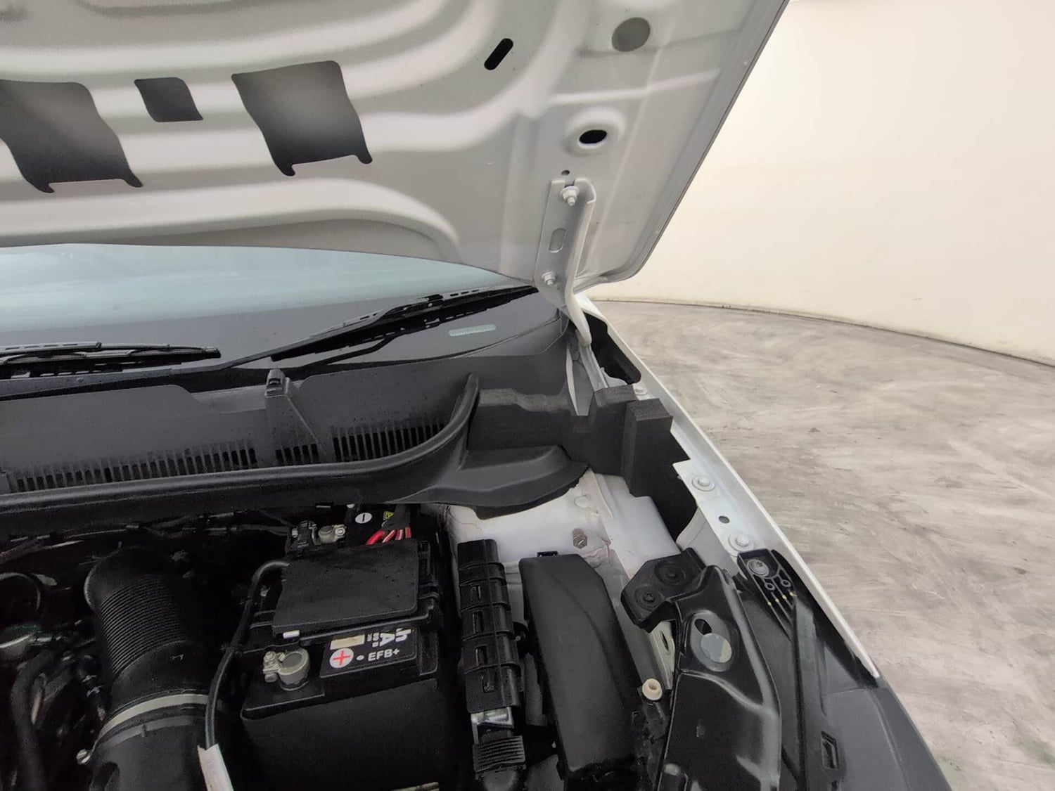 Used 2025 Skoda Kushaq Style 1.5L TSI MT Petrol Manual engine ENGINE LEFT SIDE HINGE & APRON VIEW