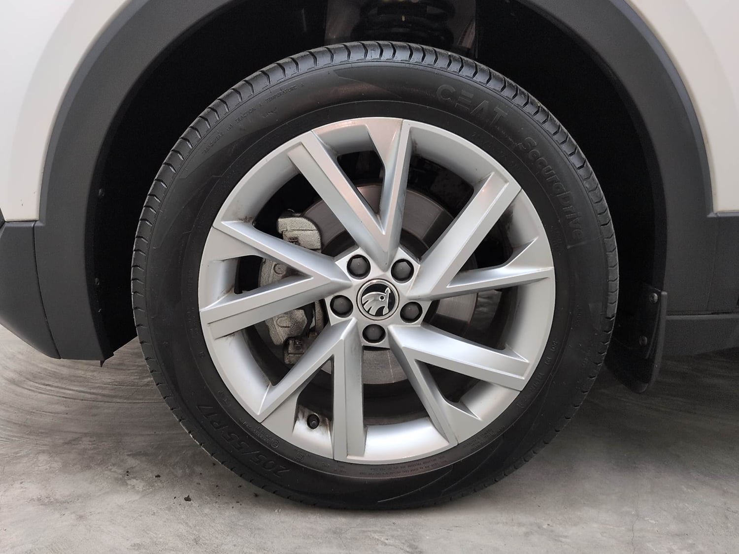 Used 2025 Skoda Kushaq Style 1.5L TSI MT Petrol Manual tyres LEFT FRONT TYRE RIM VIEW