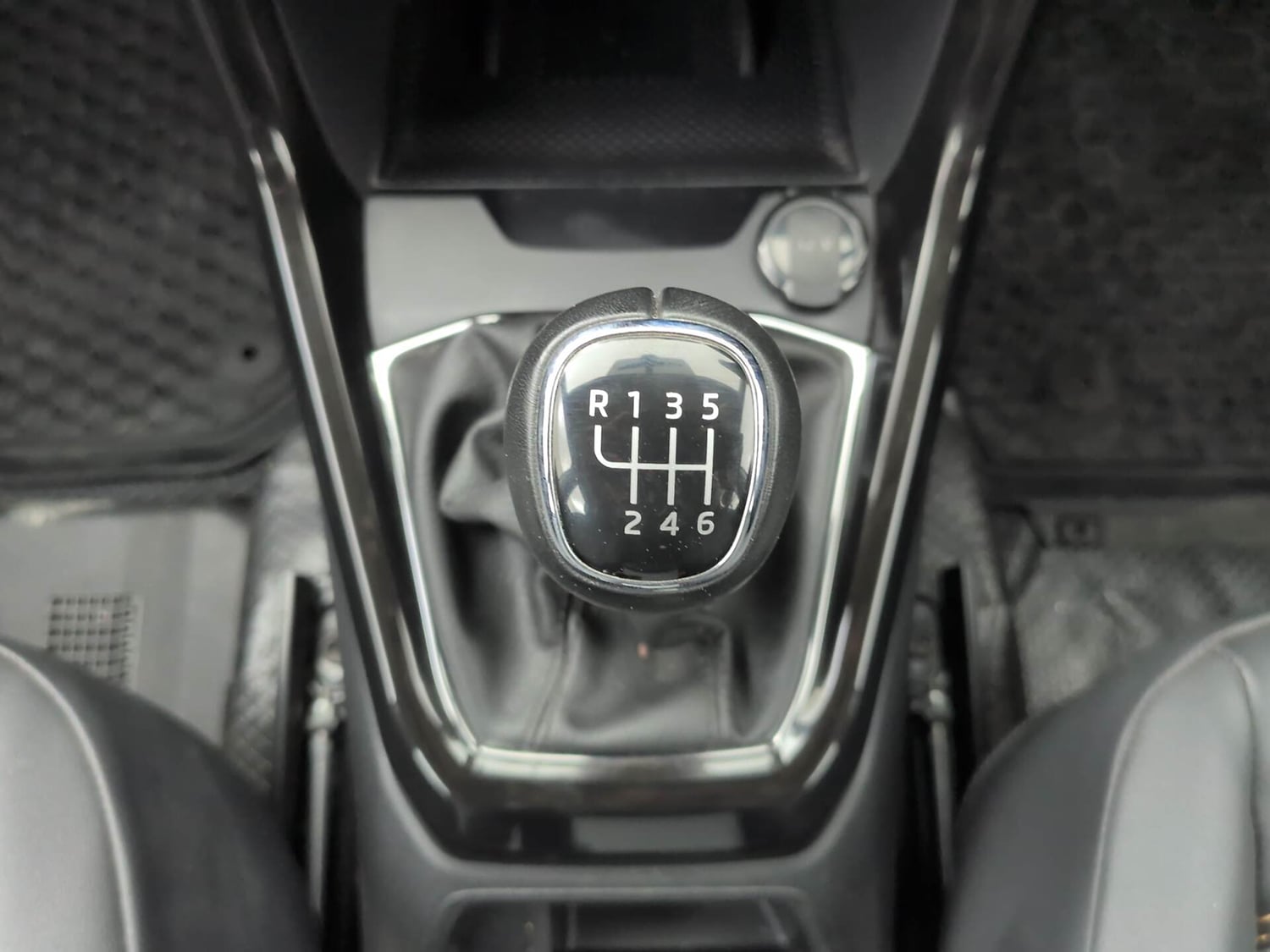 Used 2025 Skoda Kushaq Style 1.5L TSI MT Petrol Manual interior GEAR  KNOB VIEW