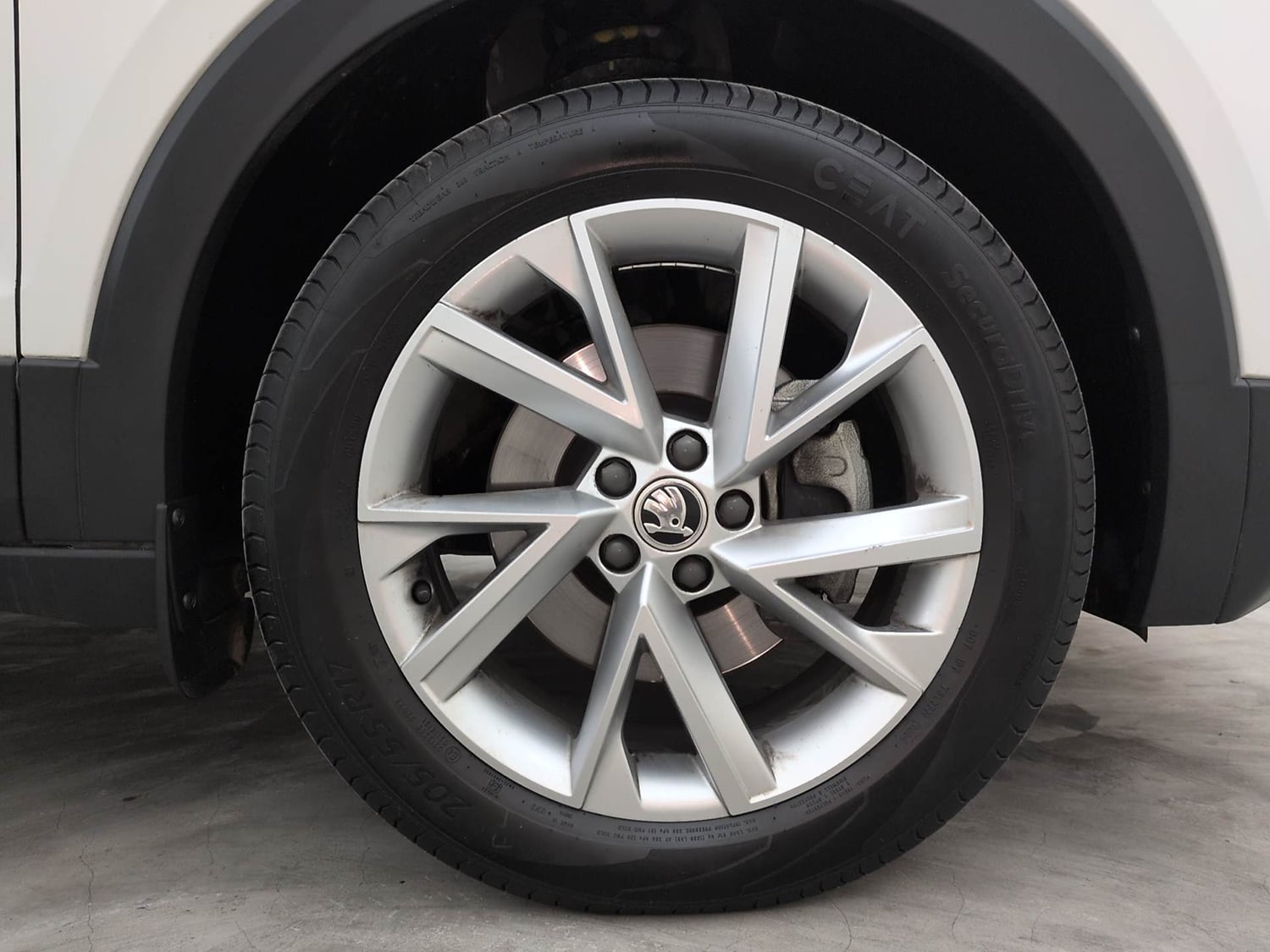 Used 2025 Skoda Kushaq Style 1.5L TSI MT Petrol Manual tyres RIGHT FRONT TYRE RIM VIEW