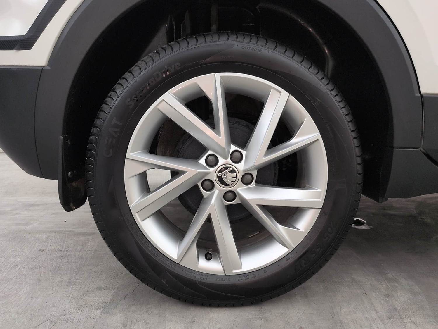 Used 2025 Skoda Kushaq Style 1.5L TSI MT Petrol Manual tyres RIGHT REAR TYRE RIM VIEW