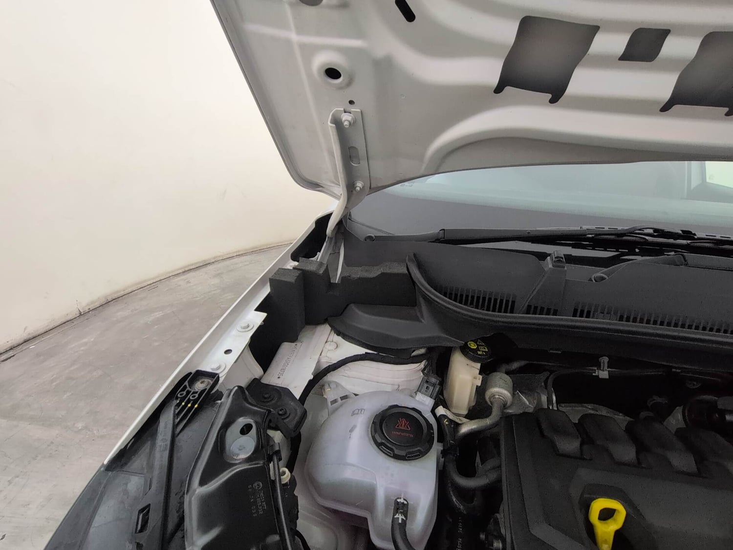 Used 2025 Skoda Kushaq Style 1.5L TSI MT Petrol Manual engine ENGINE RIGHT SIDE HINGE & APRON VIEW