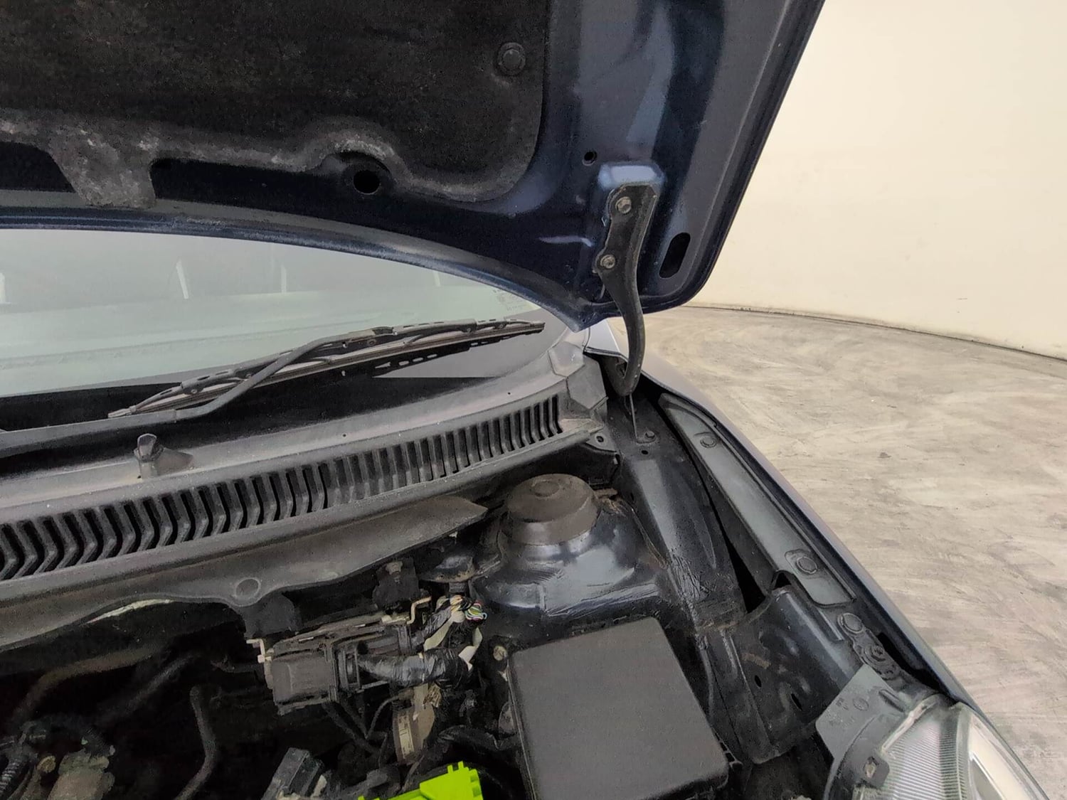 Used 2019 Maruti Suzuki Baleno Alpha Automatic Petrol Automatic engine ENGINE LEFT SIDE HINGE & APRON VIEW