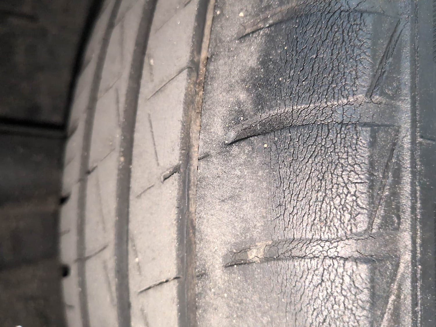 Used 2022 Renault Kwid RXT 1.0 (O) Petrol Manual tyres LEFT REAR TYRE TREAD VIEW