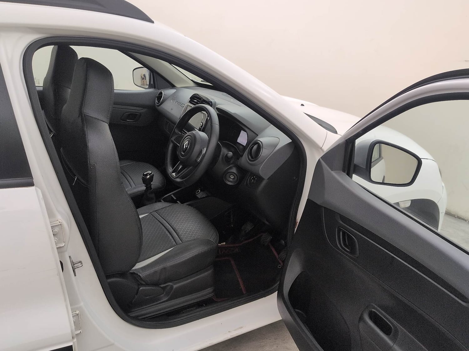 Used 2022 Renault Kwid RXT 1.0 (O) Petrol Manual interior RIGHT SIDE FRONT DOOR CABIN VIEW