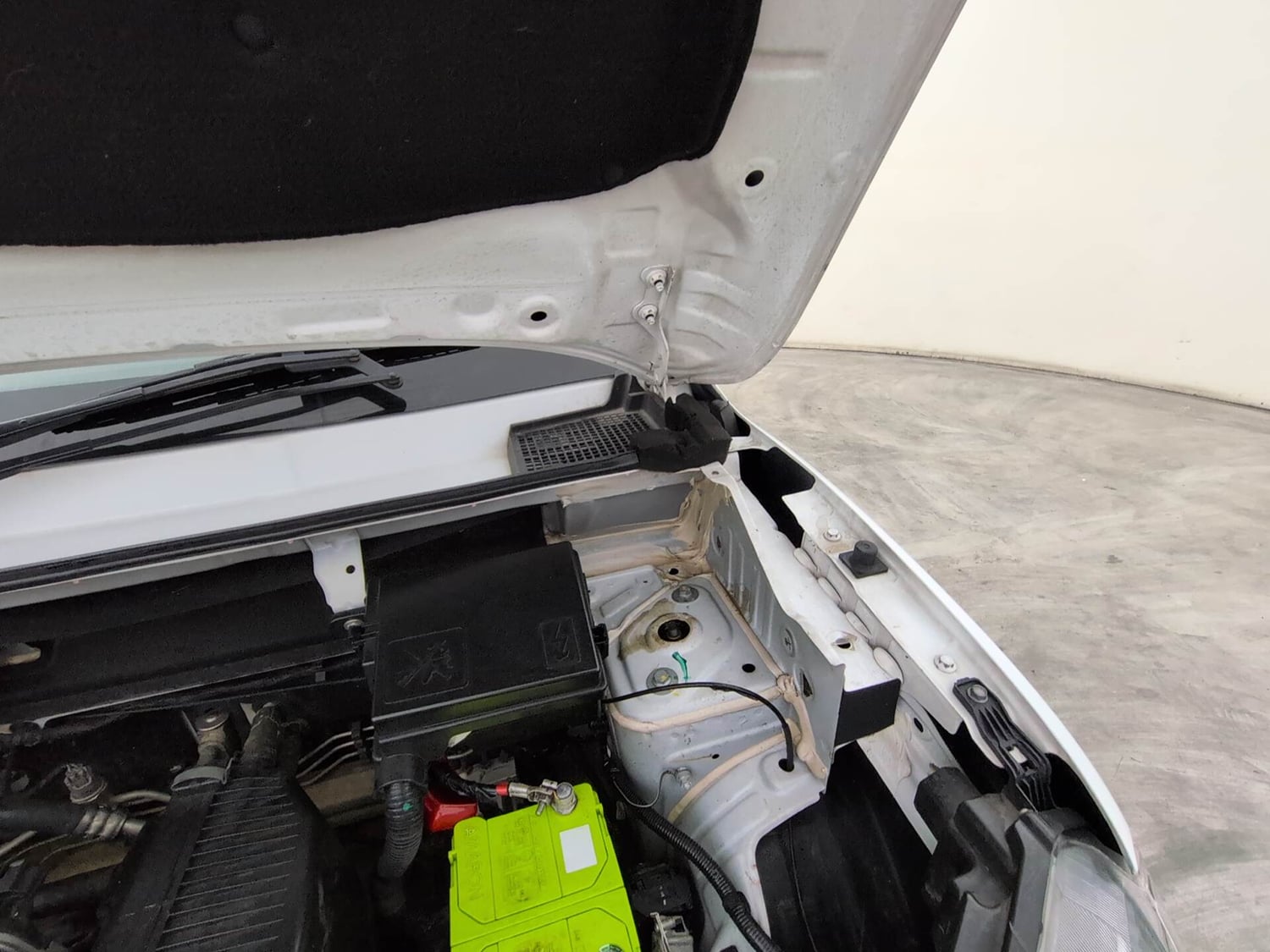 Used 2022 Renault Kwid RXT 1.0 (O) Petrol Manual engine ENGINE LEFT SIDE HINGE & APRON VIEW