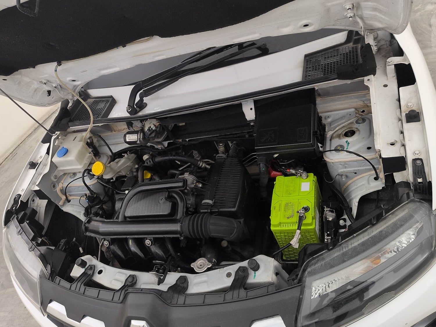 Used 2022 Renault Kwid RXT 1.0 (O) Petrol Manual engine ENGINE LEFT SIDE VIEW