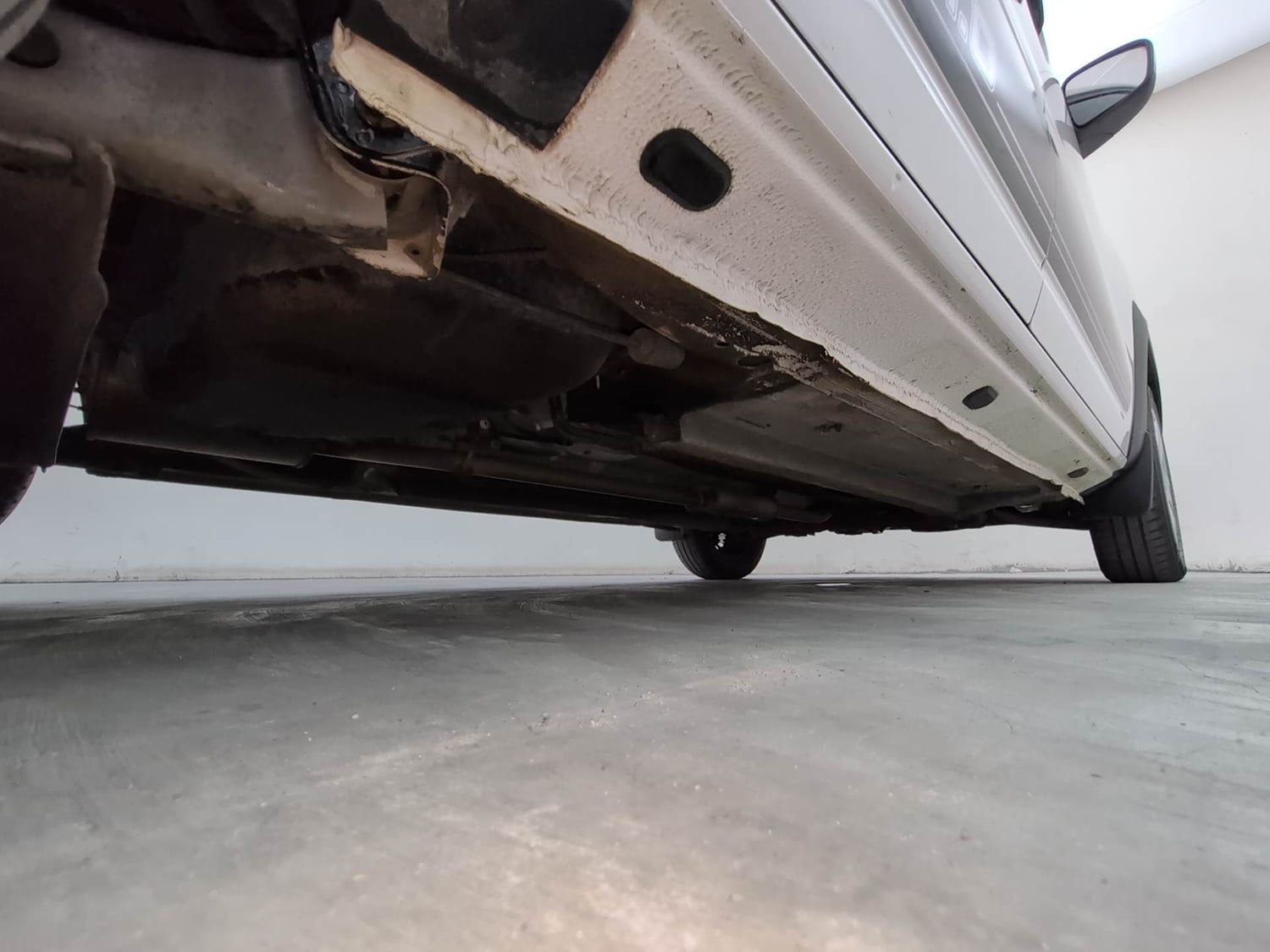 Used 2022 Renault Kwid RXT 1.0 (O) Petrol Manual extra REAR RIGHT UNDERBODY VIEW
