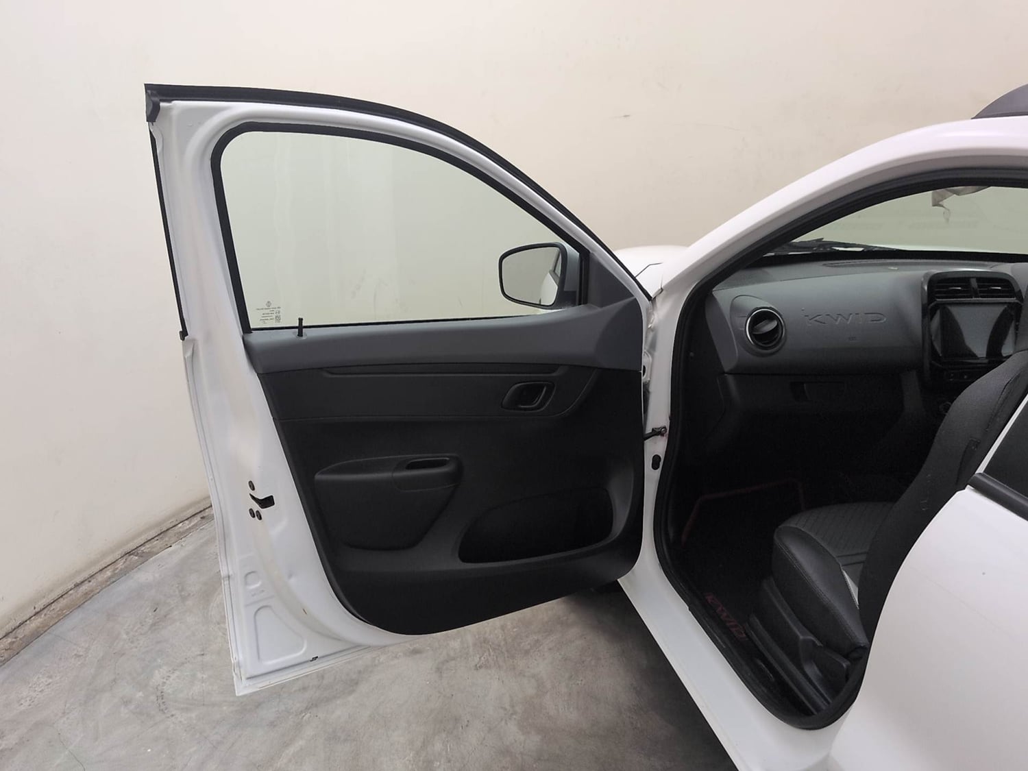 Used 2022 Renault Kwid RXT 1.0 (O) Petrol Manual interior LEFT FRONT DOOR OPEN VIEW