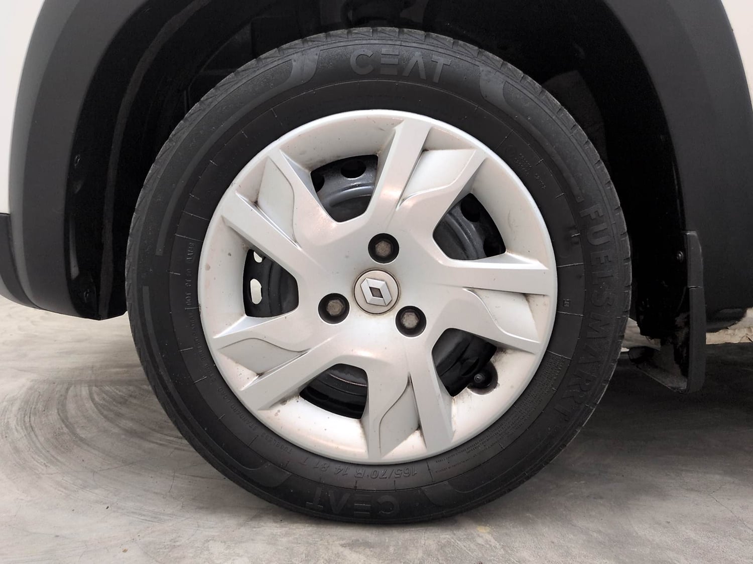 Used 2022 Renault Kwid RXT 1.0 (O) Petrol Manual tyres LEFT FRONT TYRE RIM VIEW
