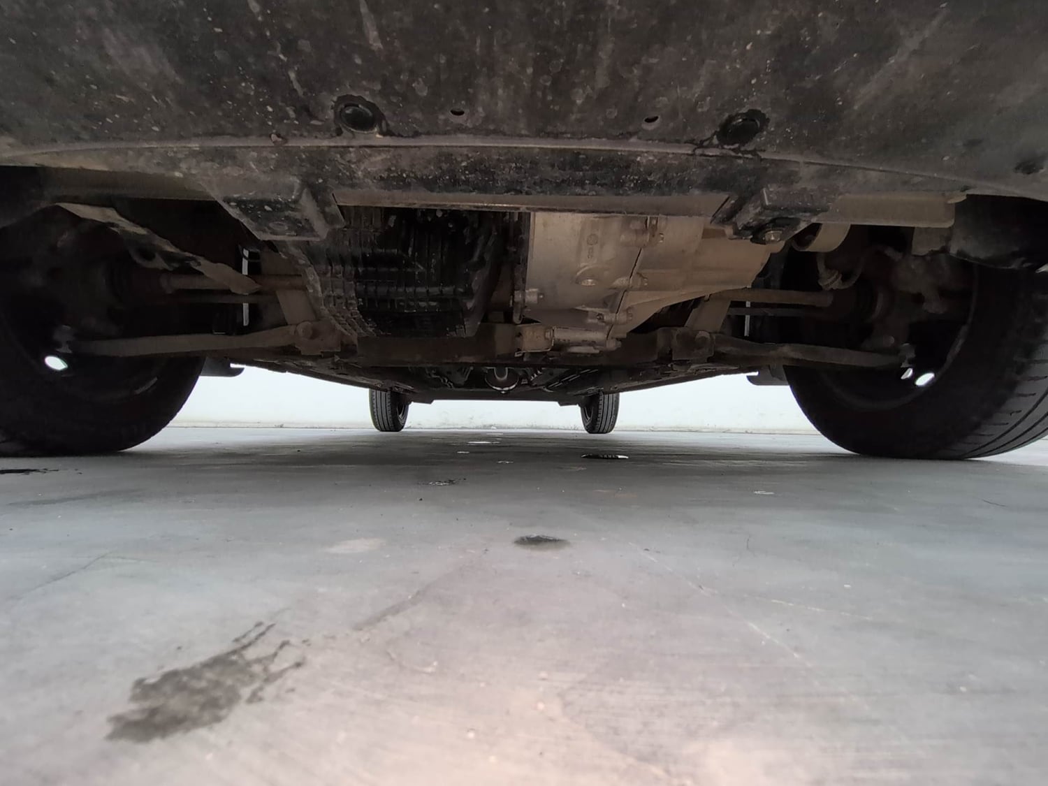 Used 2022 Renault Kwid RXT 1.0 (O) Petrol Manual extra FRONT LEFT UNDERBODY VIEW