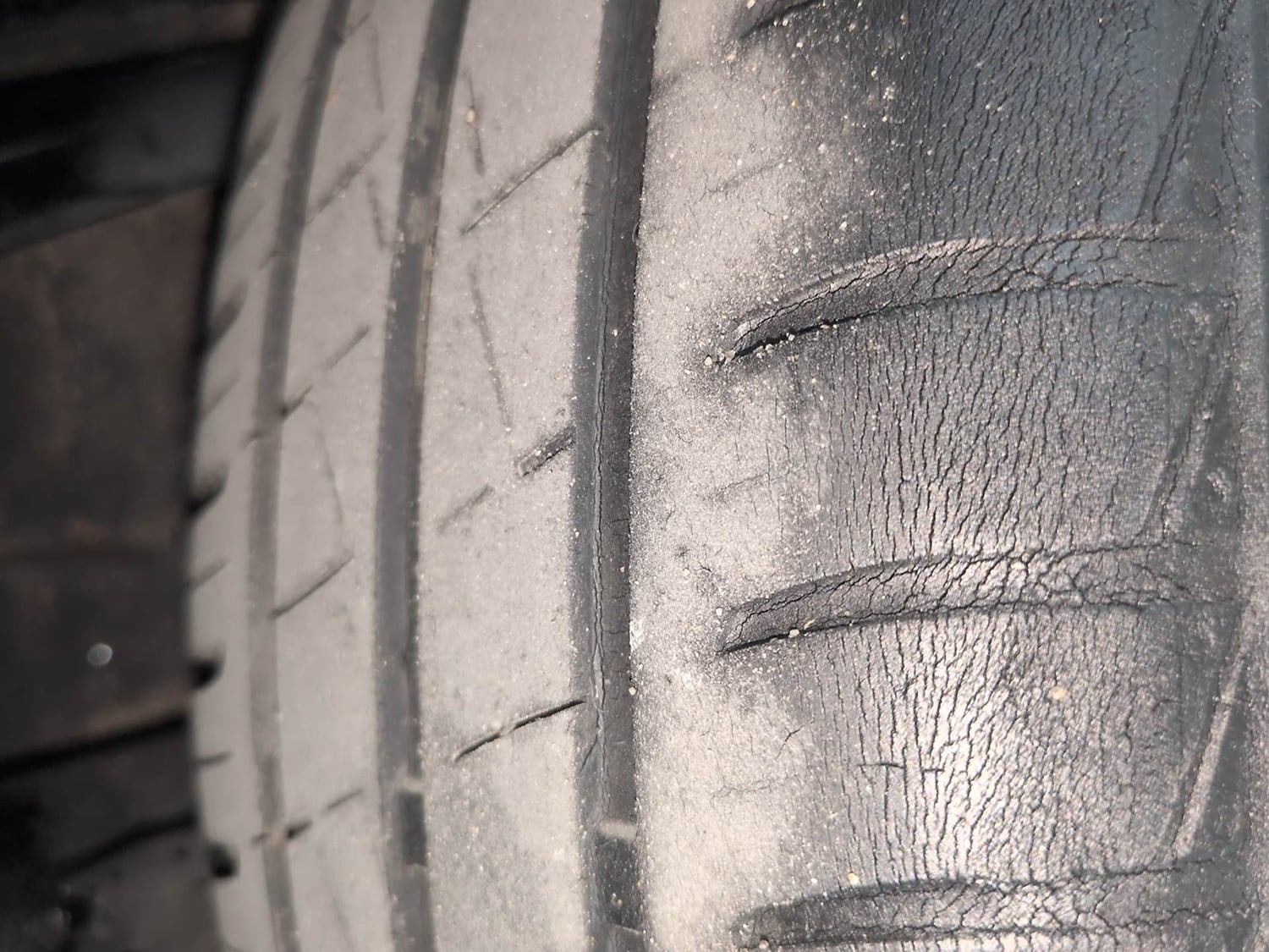 Used 2022 Renault Kwid RXT 1.0 (O) Petrol Manual tyres RIGHT REAR TYRE TREAD VIEW