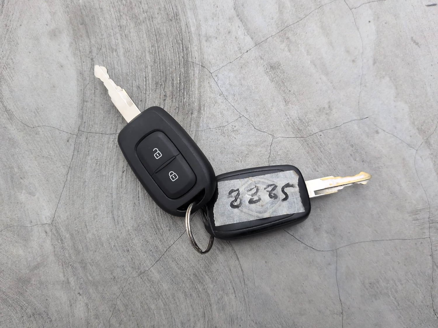 Used 2022 Renault Kwid RXT 1.0 (O) Petrol Manual extra CAR KEY VIEW