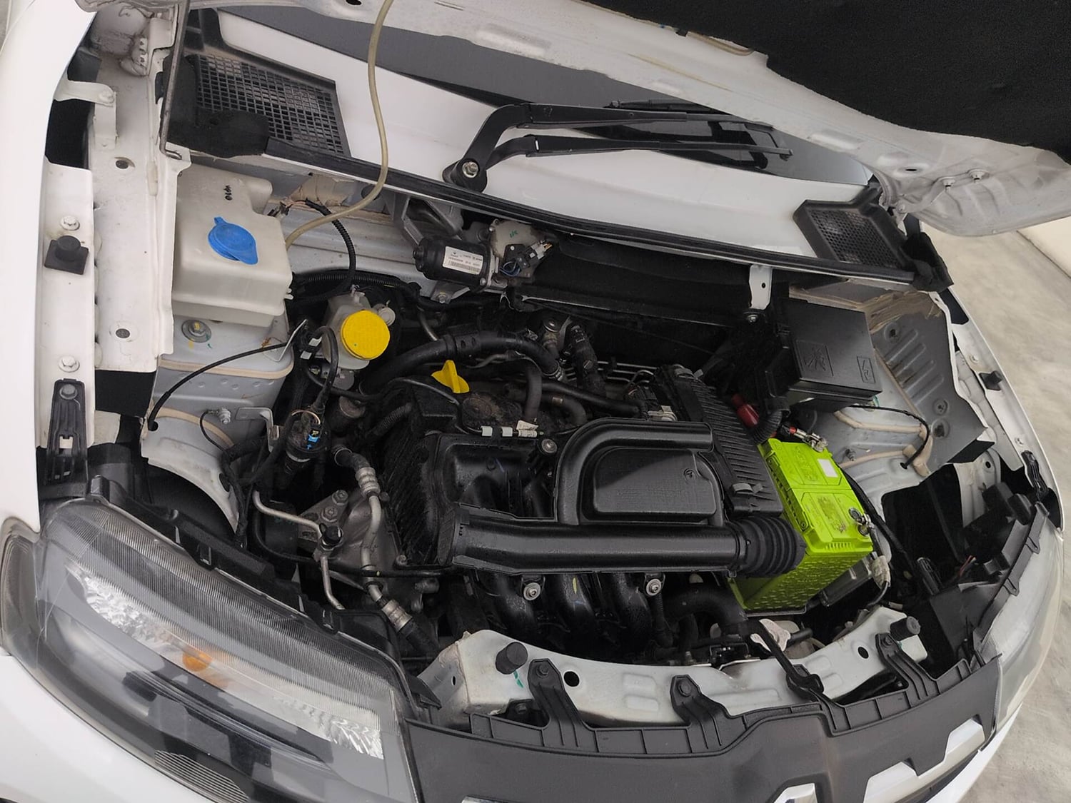 Used 2022 Renault Kwid RXT 1.0 (O) Petrol Manual engine ENGINE RIGHT SIDE VIEW