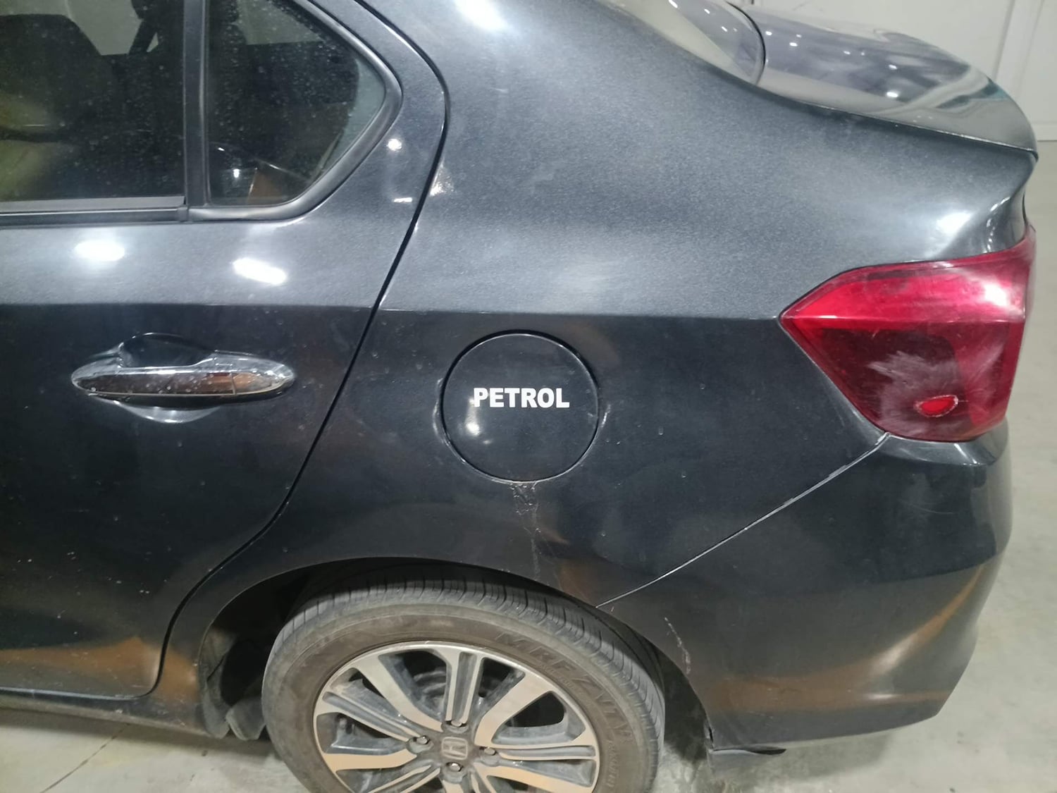 Used 2025 honda Amaze 2nd Generation VX 1.2 Petrol MT Petrol Manual dents MINOR SCRATCH