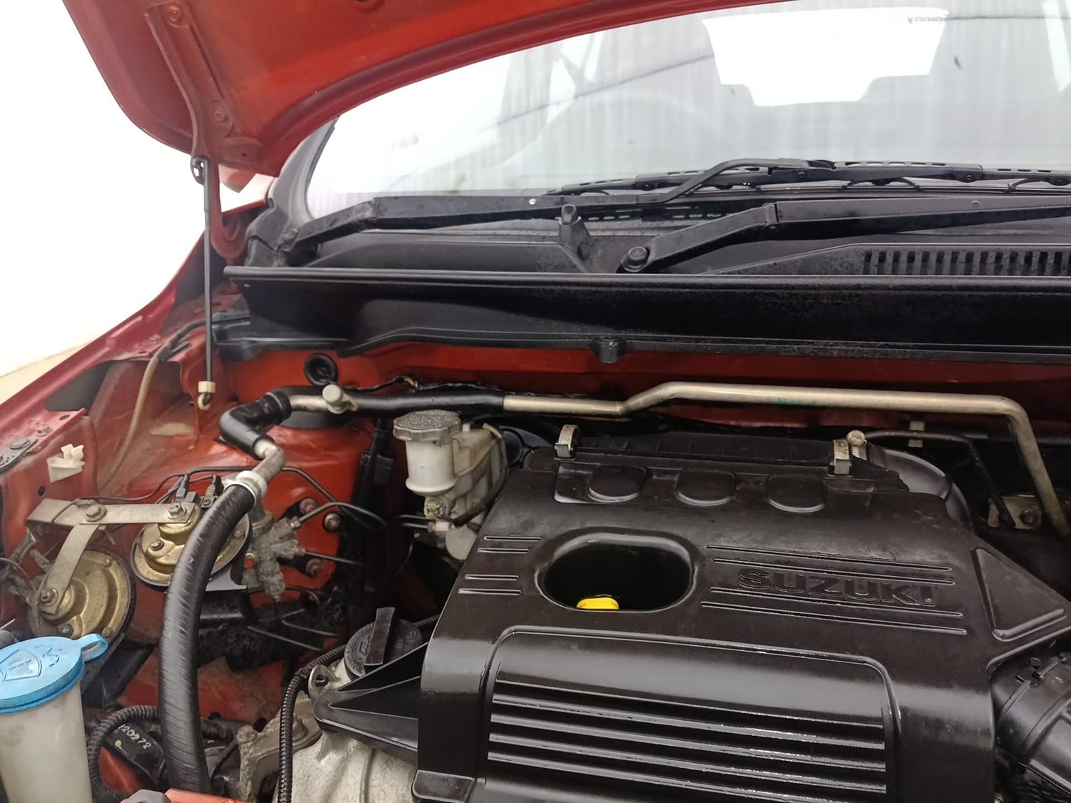 Used 2017 Maruti Suzuki Celerio VXi AMT Petrol Automatic engine ENGINE RIGHT SIDE HINGE & APRON VIEW