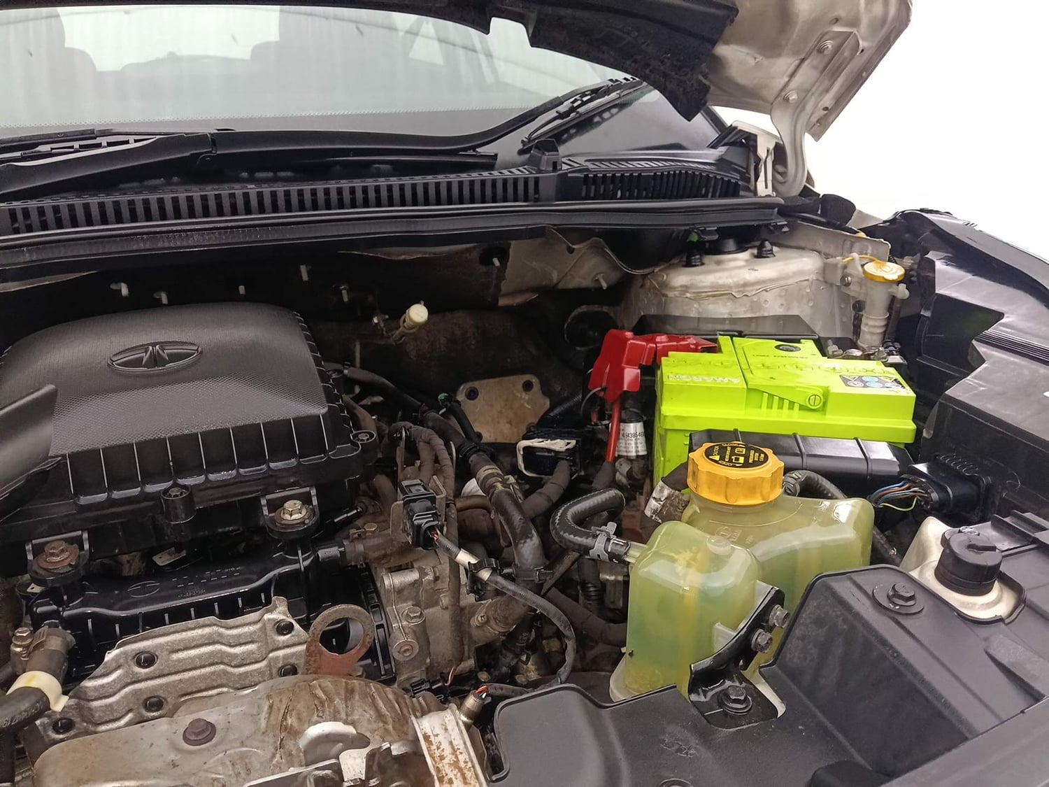 Used 2021 Tata Nexon XZA Plus (S) Petrol Automatic engine ENGINE LEFT SIDE HINGE & APRON VIEW