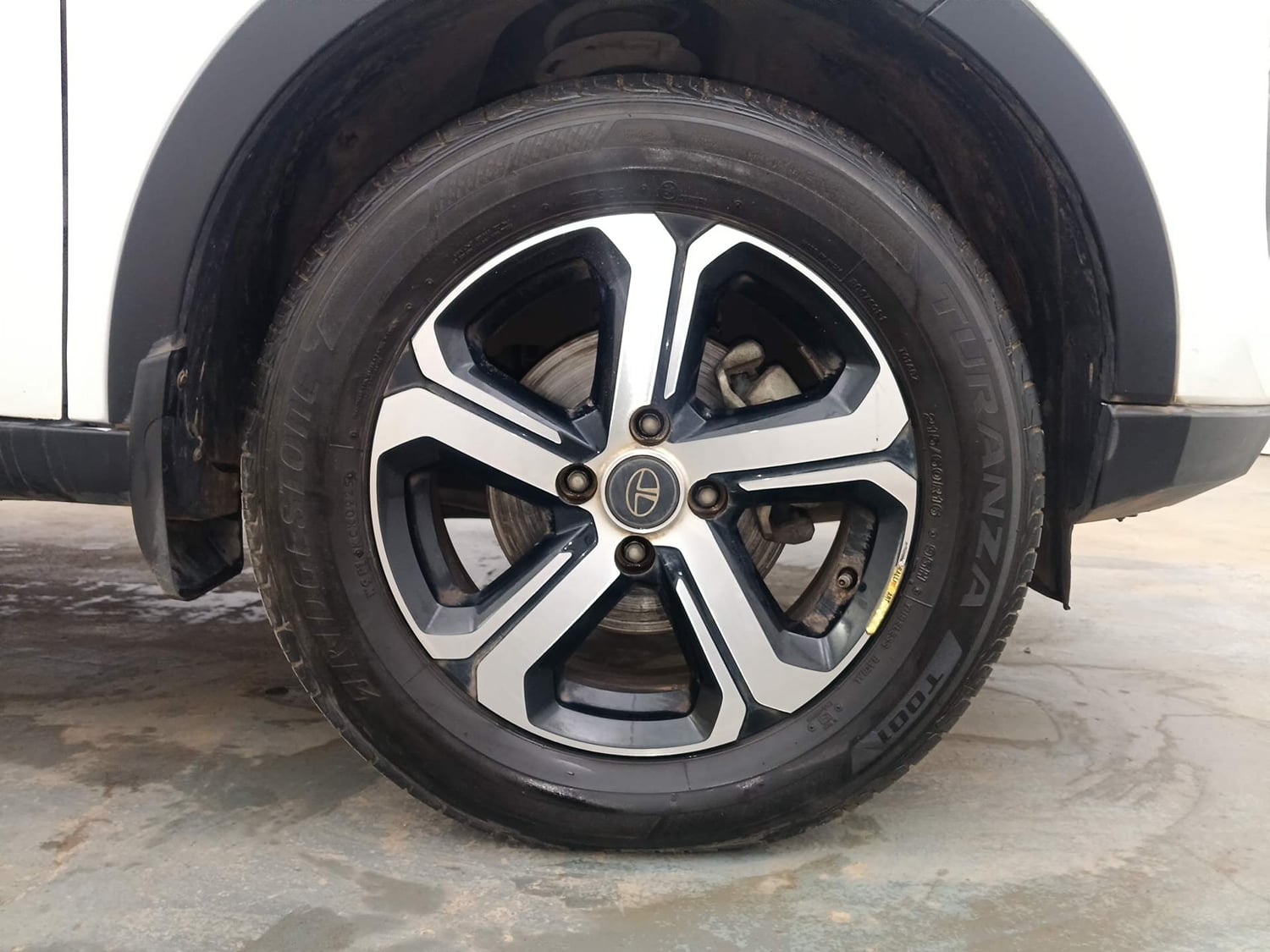Used 2021 Tata Nexon XZA Plus (S) Petrol Automatic tyres RIGHT FRONT TYRE RIM VIEW