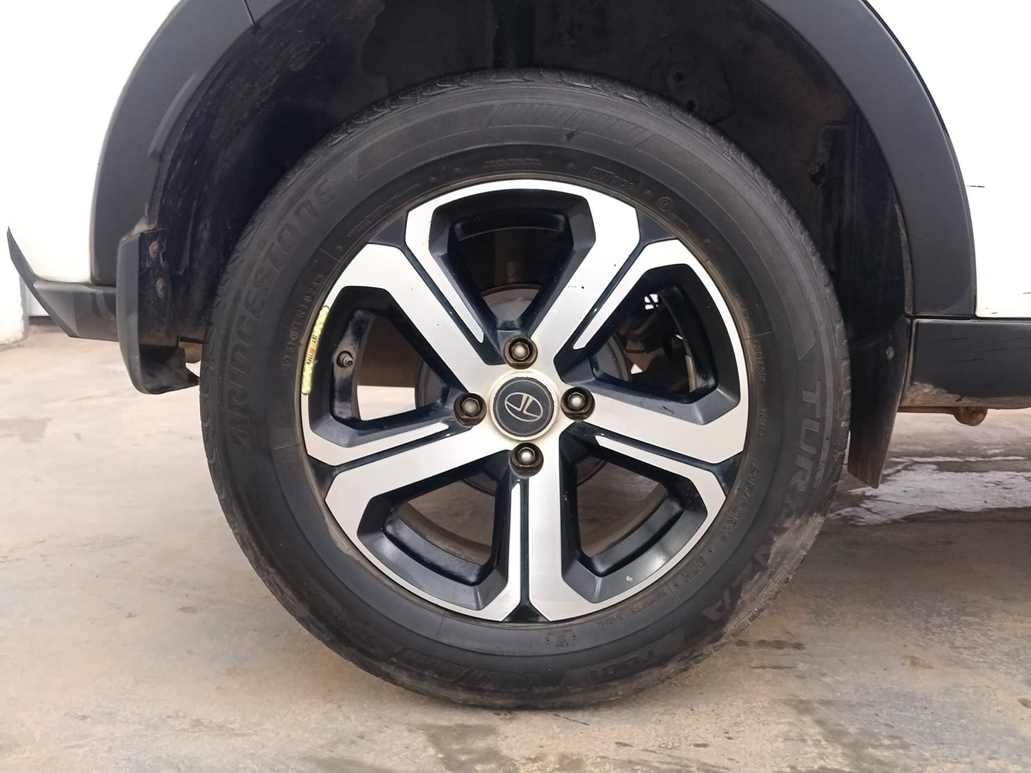 Used 2021 Tata Nexon XZA Plus (S) Petrol Automatic tyres RIGHT REAR TYRE RIM VIEW