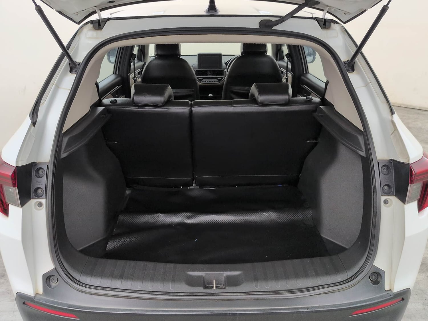 Used 2024 Honda Elevate SV MT Petrol Manual interior DICKY INSIDE VIEW