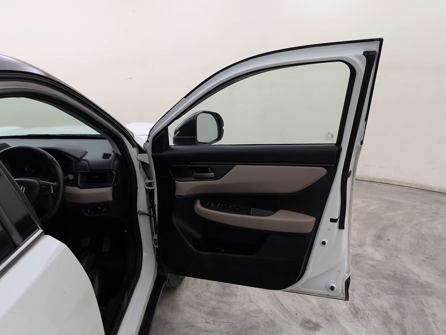 Used 2024 Honda Elevate SV MT Petrol Manual interior RIGHT FRONT DOOR OPEN VIEW