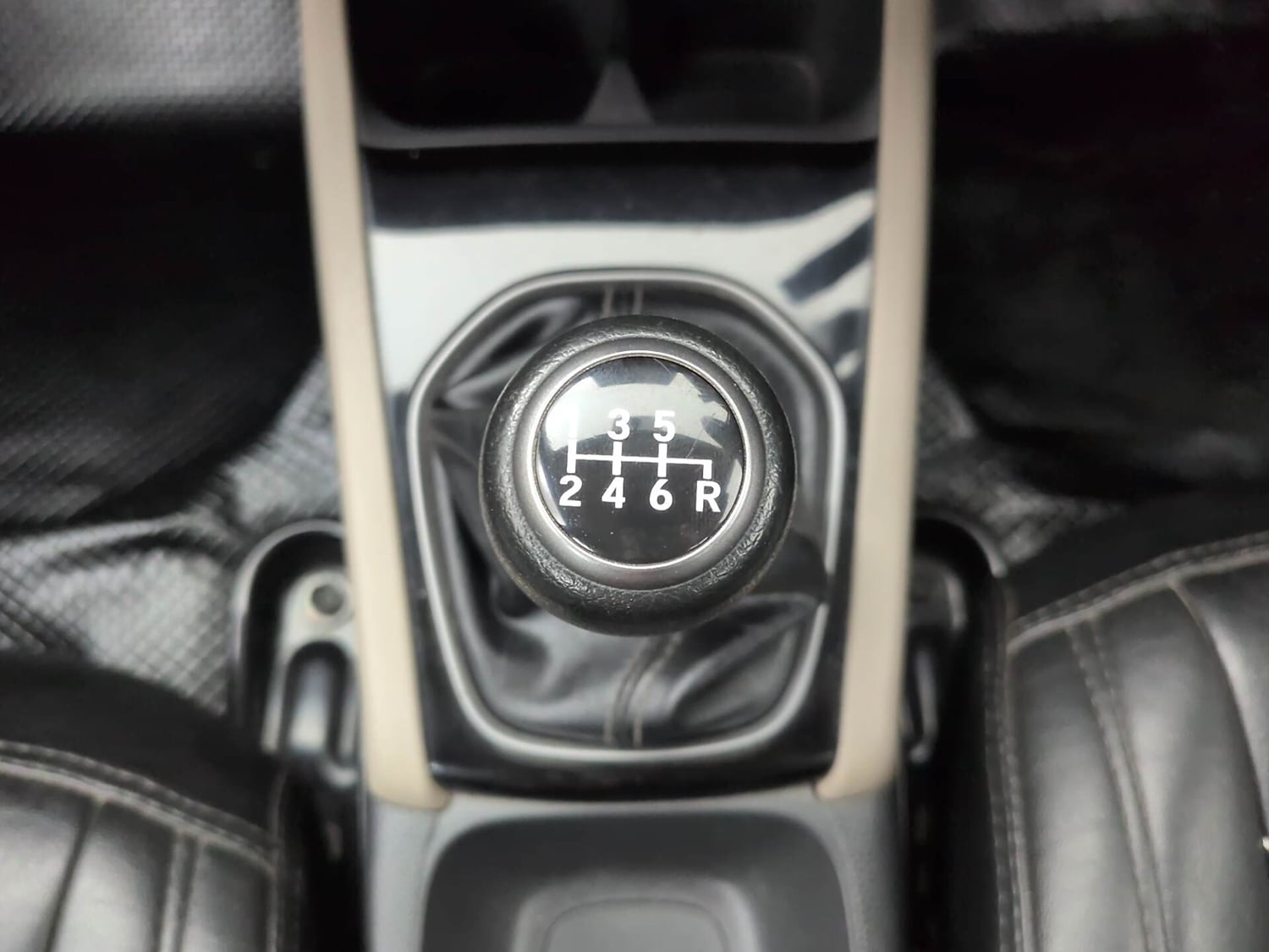 Used 2024 Honda Elevate SV MT Petrol Manual interior GEAR  KNOB VIEW
