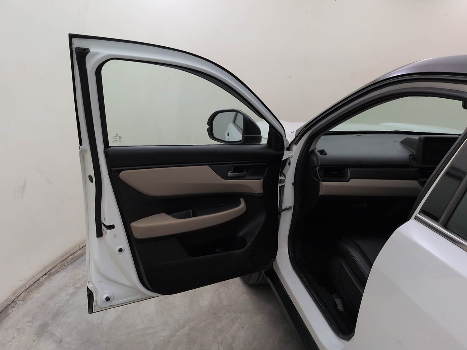 Used 2024 Honda Elevate SV MT Petrol Manual interior LEFT FRONT DOOR OPEN VIEW